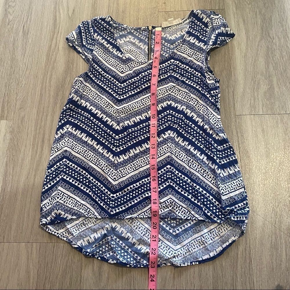 Pink rose, small geometric blue/white shirt sleeve - Picture 8 of 8